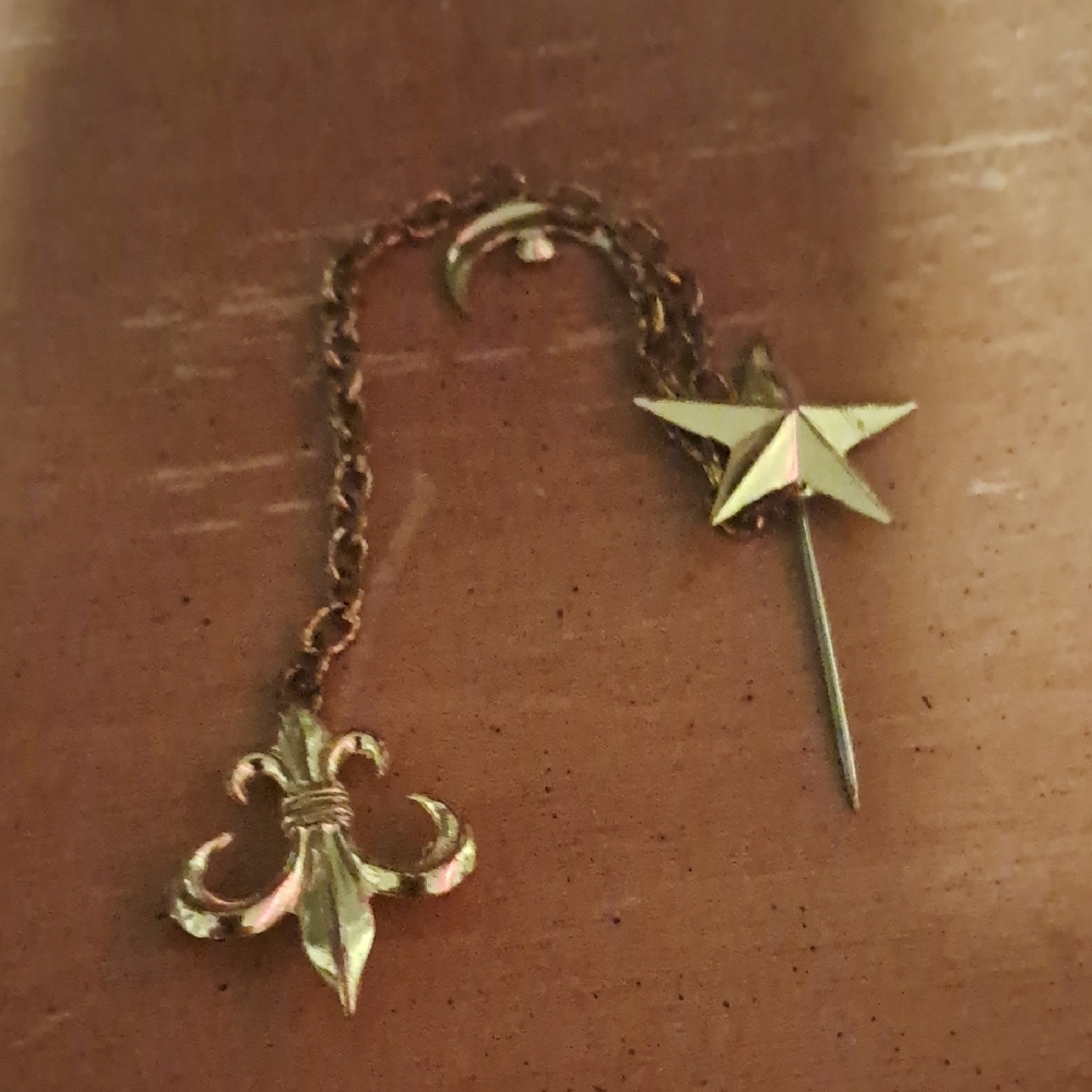 Vintage Hand Crafted Gold Star and Fleur-de-lis Brooch